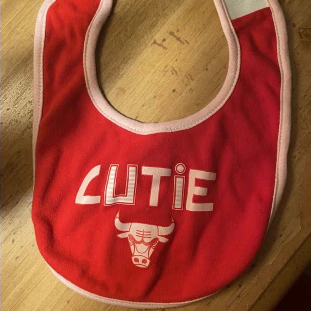Bulls bib